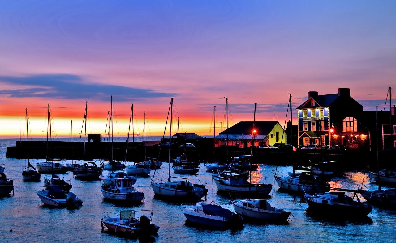 Harbourmaster Hotel Aberaeron Exteriör bild