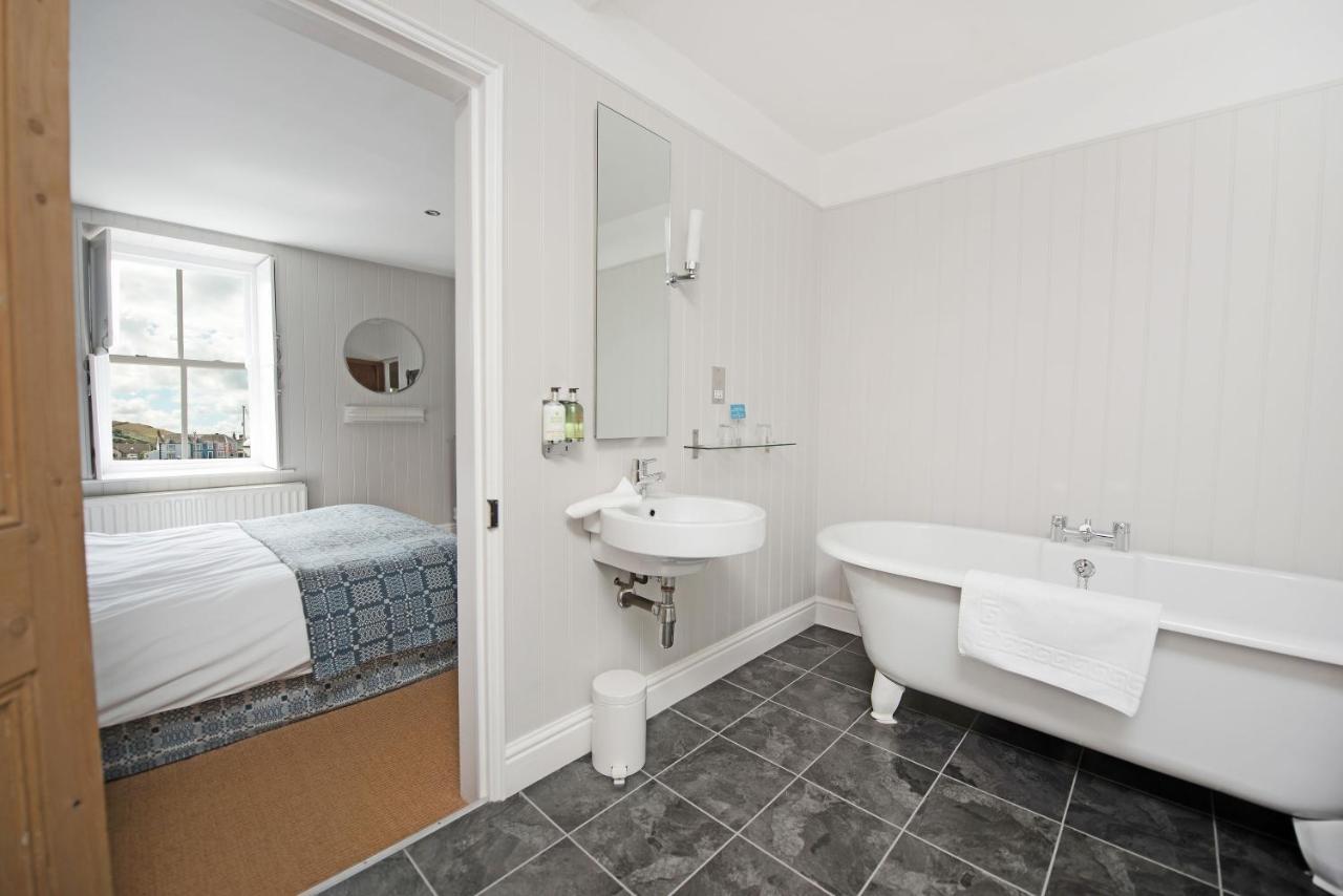 Harbourmaster Hotel Aberaeron Exteriör bild